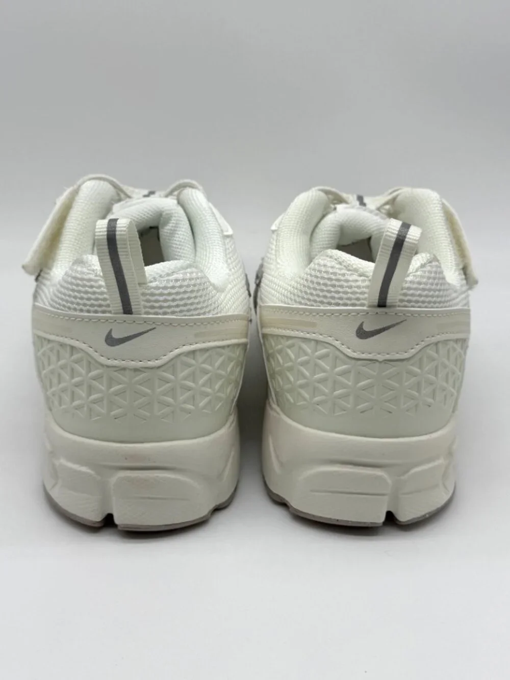 Nike Vomero 5 Youth Sail Metallic Silver Shoes Sz 3Y HF6999-108 Sneaker